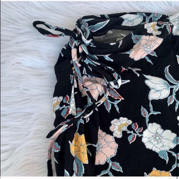 NWT KENDALL & KYLIE Floral Skirt. - Picture 4 of 5